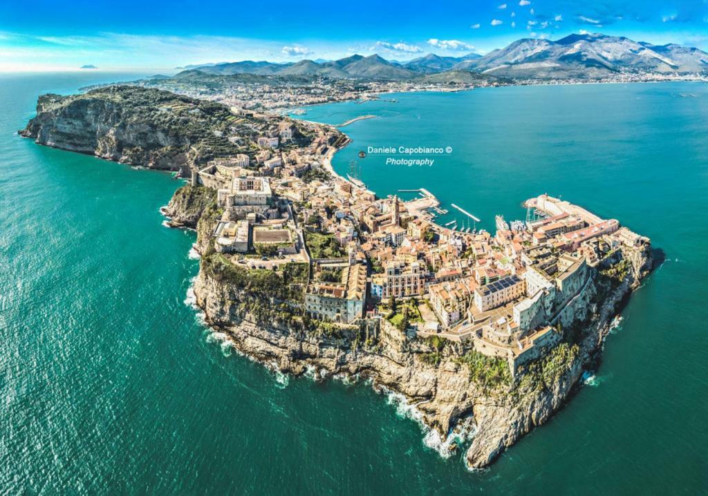 Medieval Flat Apartment Gaeta Exterior photo